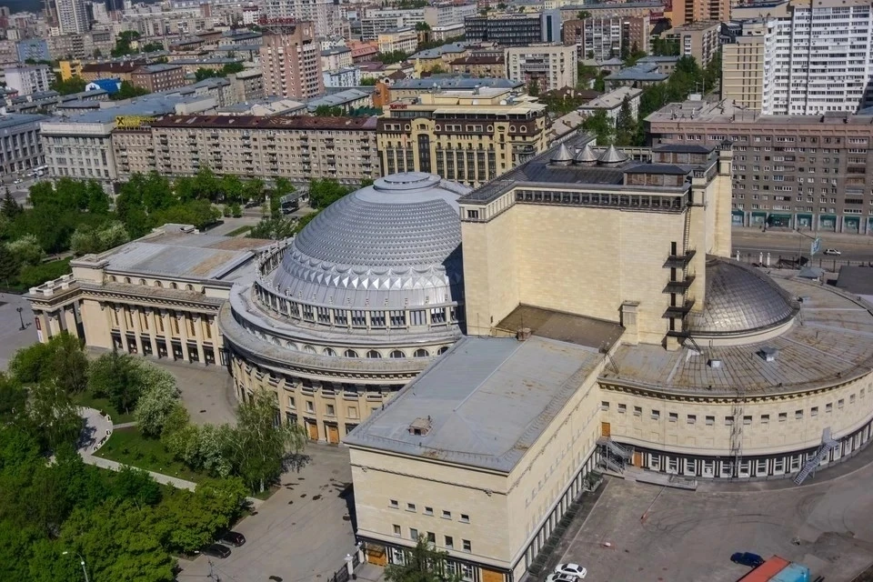 В Новосибирске в сквере за Оперным театром вырубят клены.