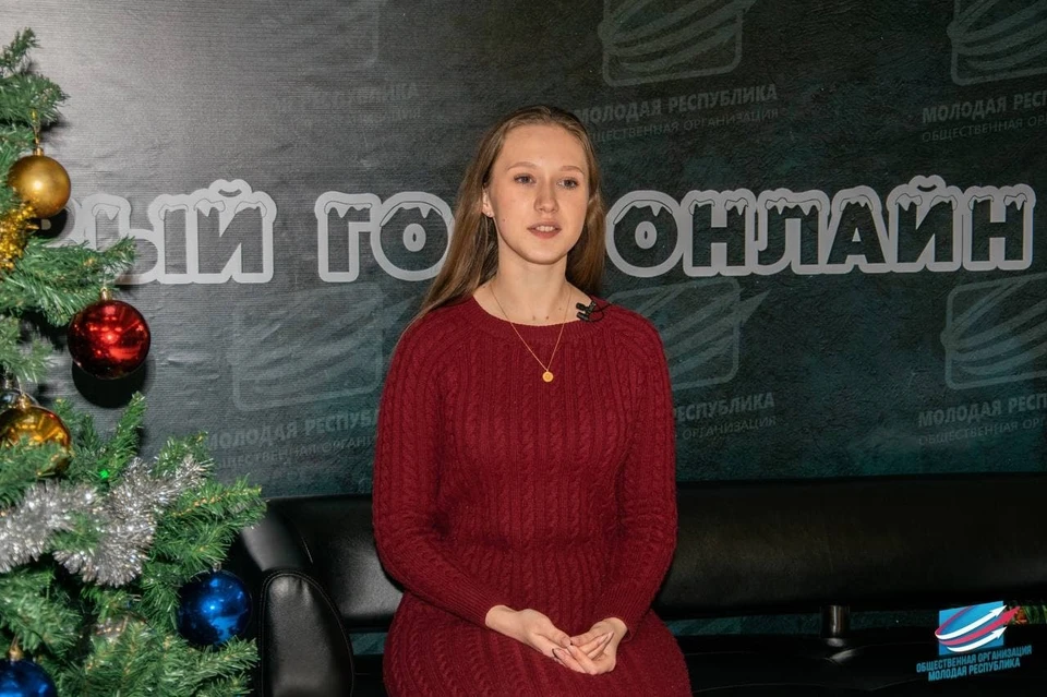 В Донецке оборудовали мини-студию, в которой дончане смогут записать видеопоздравление. Фото: «Молодая Республика»