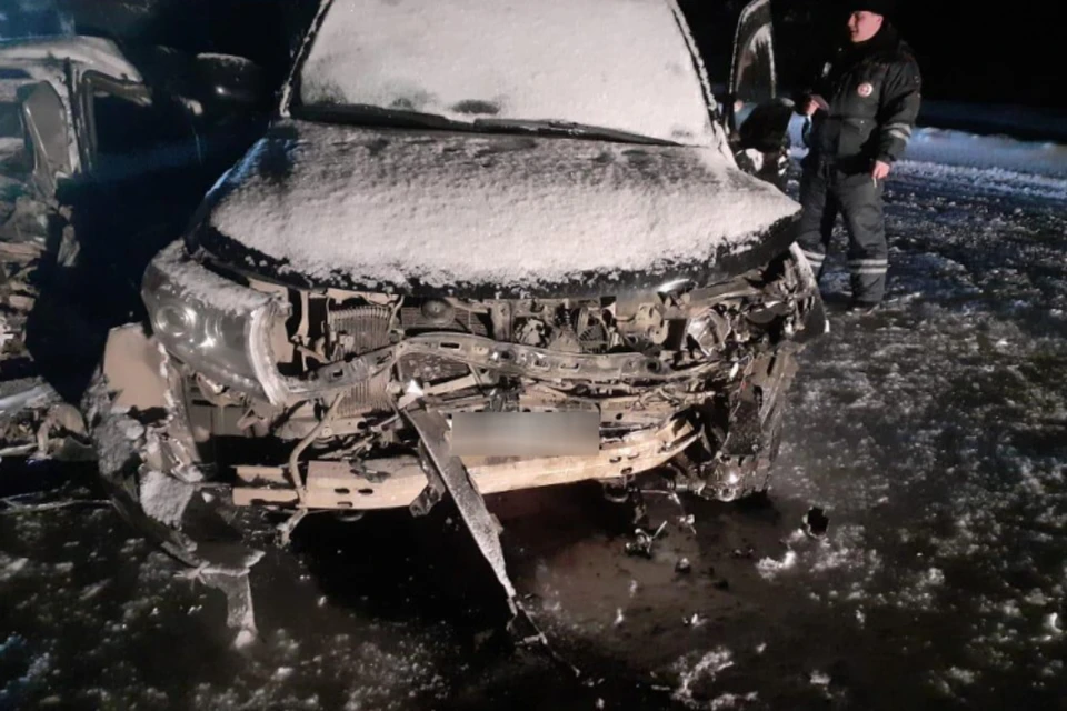 Один человек погиб в столкновении Тойоты Ленд Крузер 200 и Тойоты Камри на трассе в Иркутской области