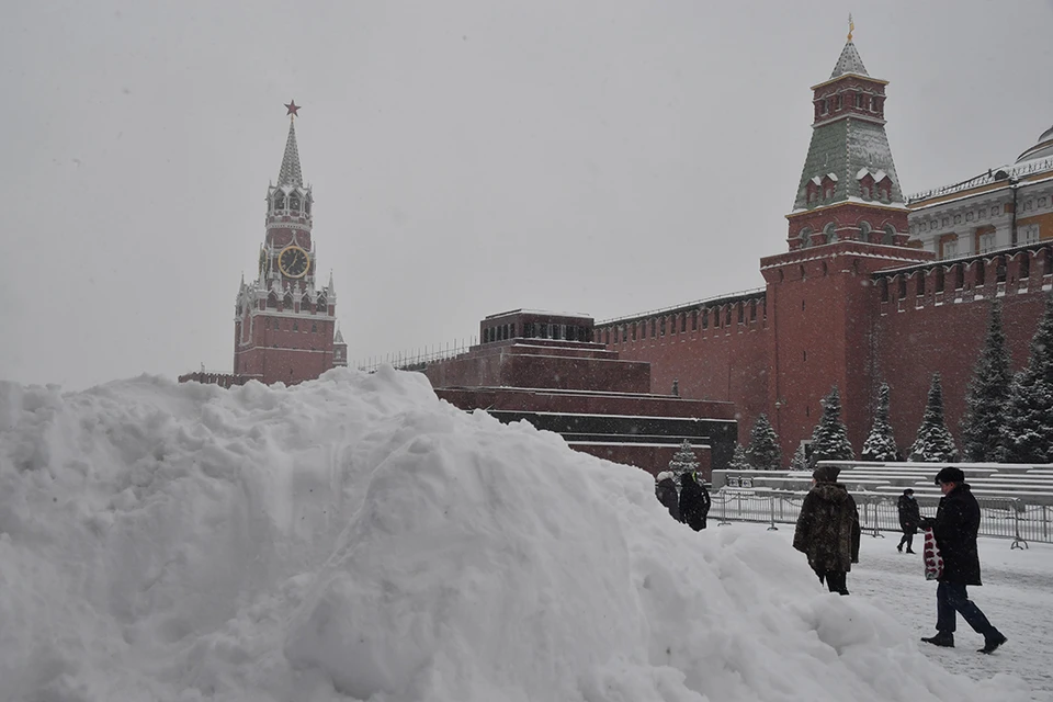 Снегопад в Москве продлится до 8 января, сугробы будут выше нормы.