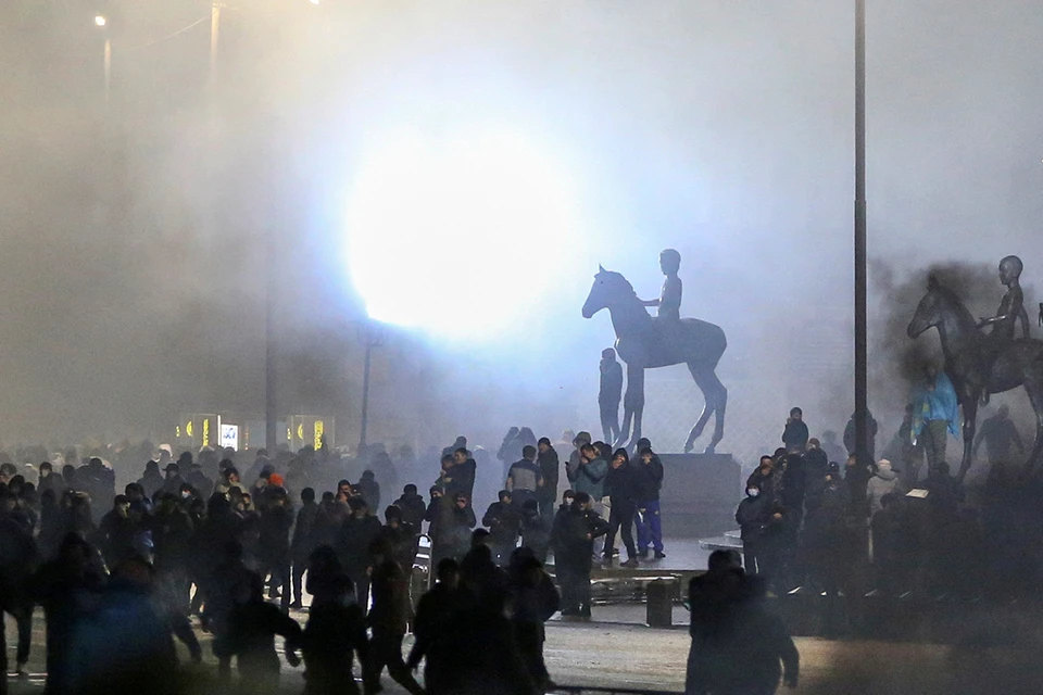Массовым беспорядкам в Алма-Ате предшествовали несколько протестных акций в других городах Казахстана.
