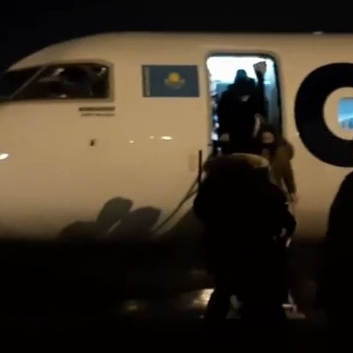 Аэропорт стерегли автоматчики, внутри были слышны крики, визги...»: россиянка рассказала, как улетала из Нур-Султана последним рейсом - KP.RU
