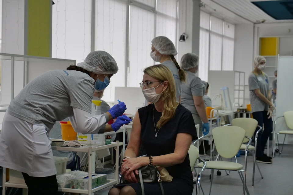 В Приморье от коронавируса вакцинировались более 910 тысяч человек.