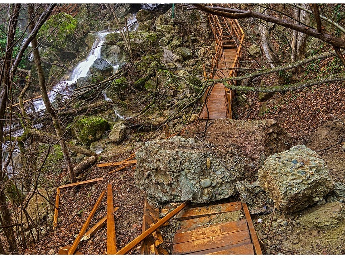 Мощный камнепад разрушил тропу к крымскому водопаду Су-Учхан - KP.RU