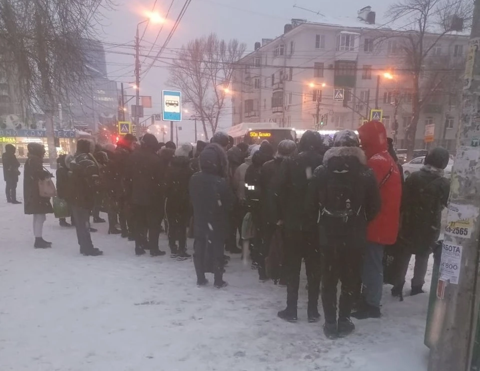 Самарцам приходится по часу ждать автобус № 50 / Фото: Анна Туманова / vk.com/samnovosti
