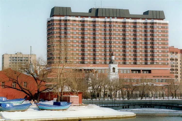 В гостинице в центре Москвы с высоты седьмого этажа рухнул лифт, погибли два человека