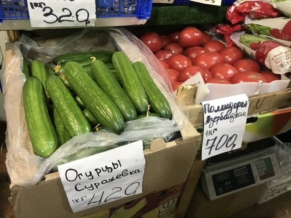 Средняя цена на помидоры в Крыму составляет 112 руб./кг, на огурцы - 122 руб./кг