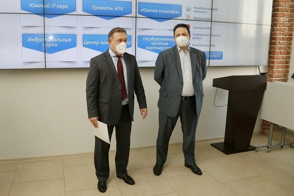 Руководителя коллективу представил первый замгубернатора Виктор Гончаров. Фото: сайт «Региональной корпорации развития».