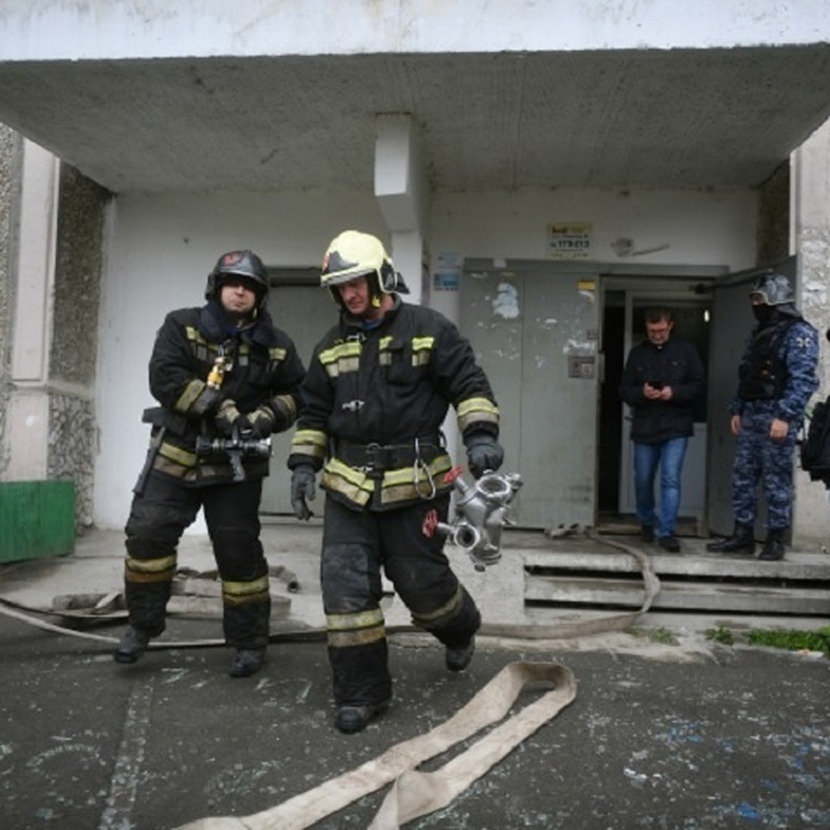 В Екатеринбурге загорелся 12-этажный дом: рассказываем подробнсти - KP.RU