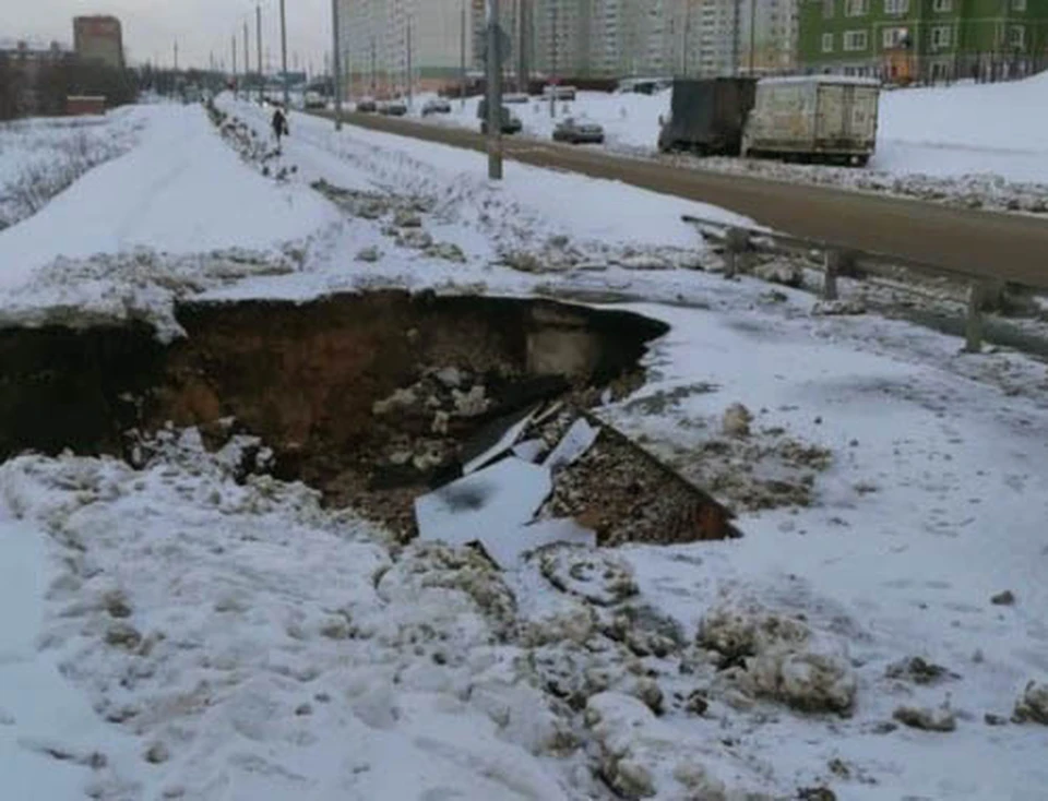 В Туле на улице Хворостухина вновь провалился асфальт