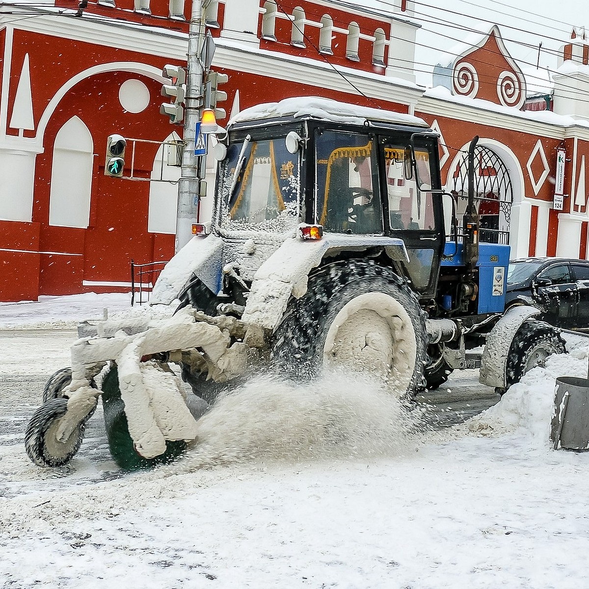 Калужских водителей попросили убрать машины с пяти улиц для вывоза снега 18  января - KP.RU