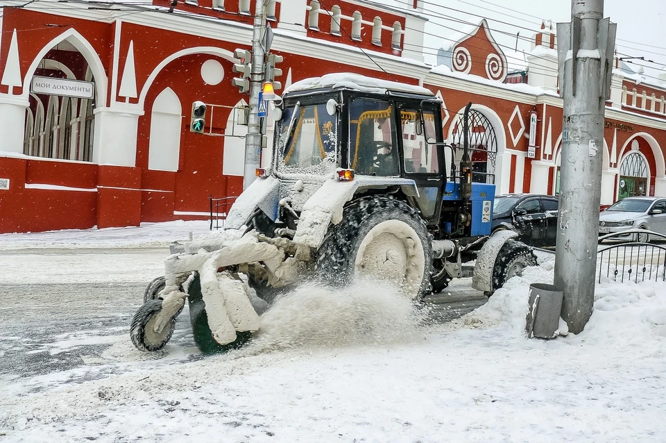 Автомобили попросили не парковать, чтобы не препятствовать уборке снега.