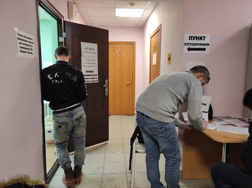 Жителям Тюмени напоминают о ревакцинации от коронавируса.
