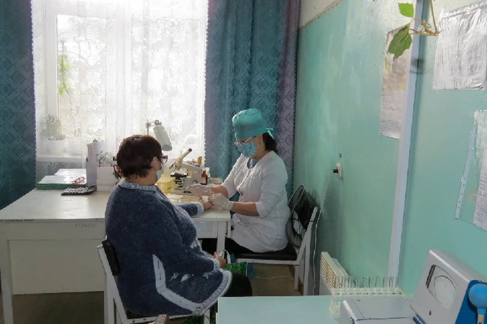 Врачи настоятельно рекомендуют гражданам не пренебрегать своим здоровьем и соблюдать карантинные меры. Фото: mir-lug.info