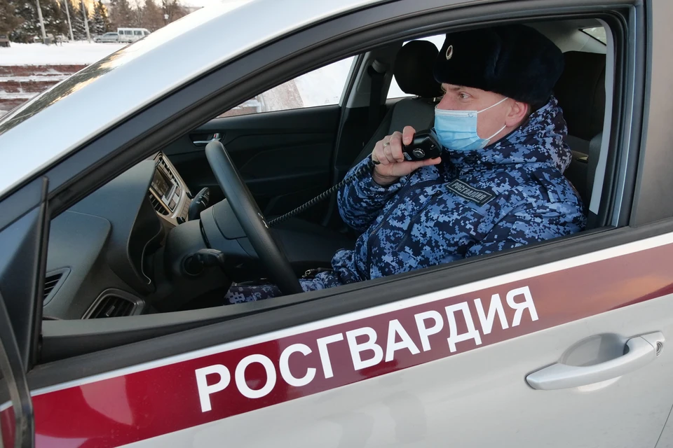 Женщину задержали росгвардейцы.