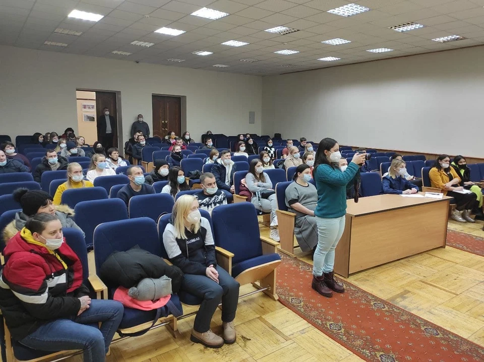 Дети-сироты на встрече в минстрое области