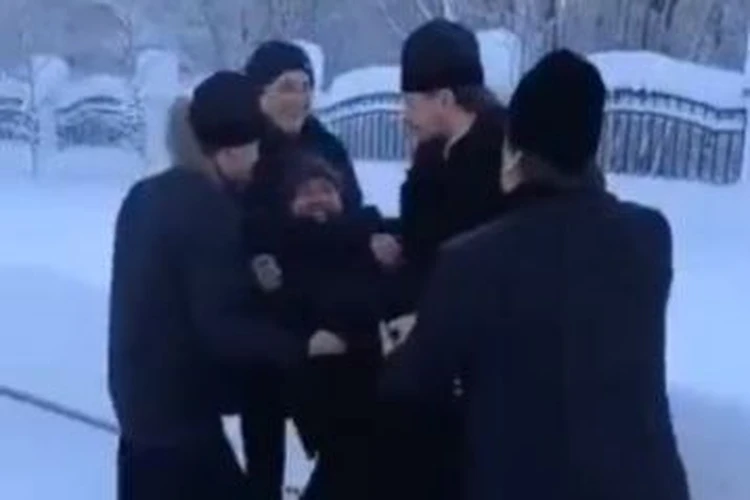 Священники из ХМАО «взорвали» TikTok видео со снежными забавами