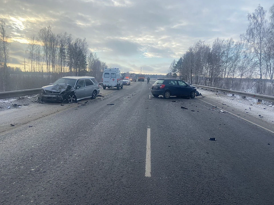 Автомобиль Toyota Vista, за рулем которого находился 18-летний парень, выехал на встречную полосу.