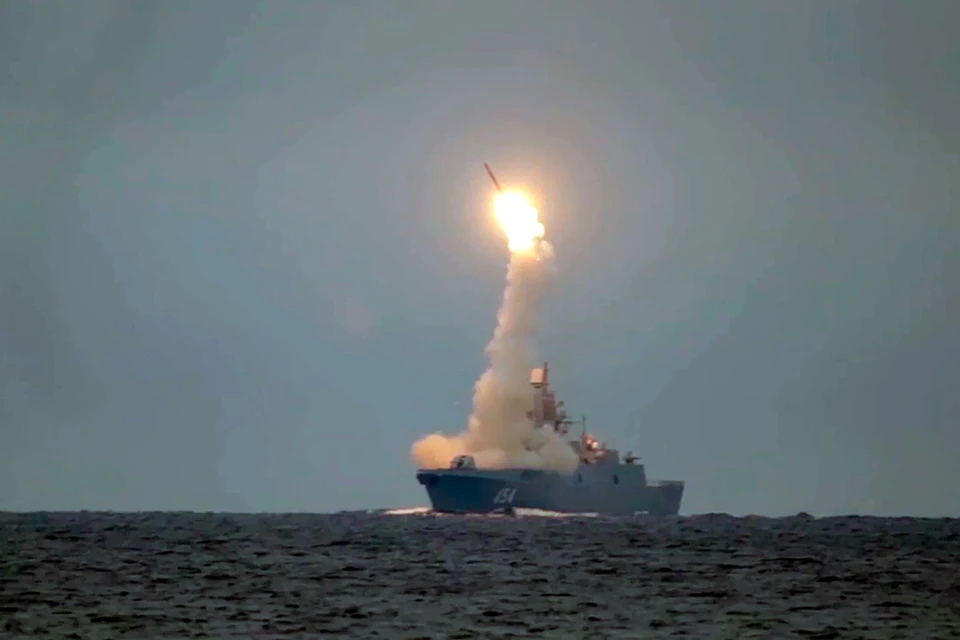 Новейшую ракету "Циркон", которая достигает цели в 8 раз быстрее скорости звука иностранные военные эксперты уже назвали гиперзвуковым "убийцей авианосцев"