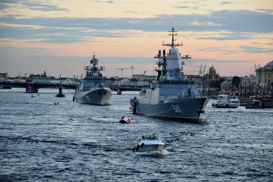 Двадцать судов Балтийского флота РФ вышли на военные учения в море