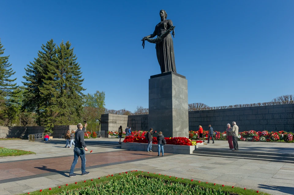 На Пискаревском мемориале запускают цифровые экскурсионные маршруты.