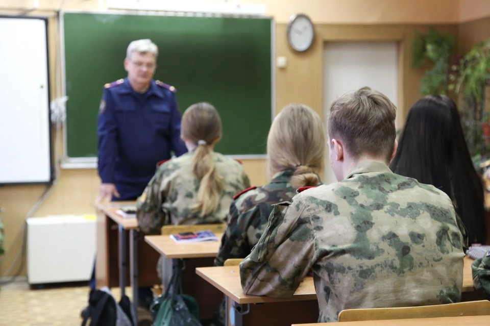 Урок мужества, посвящённый снятию блокады Ленинграда, прошёл в школе 16 в Твери. Фото: СУ СК по Тверской области.