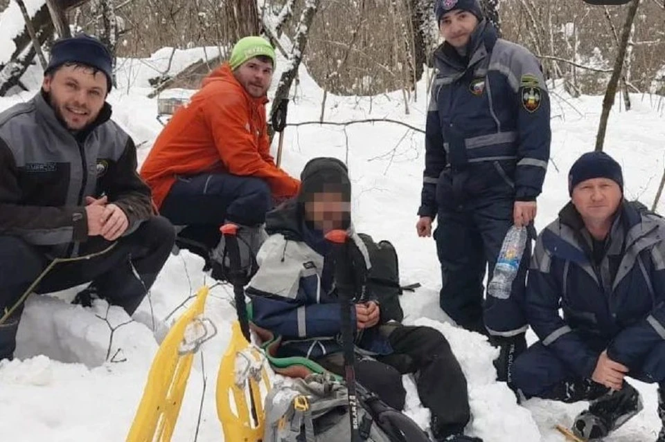 Мужчину обнаружили в снежной яме Фото: "Кубань-СПАС"