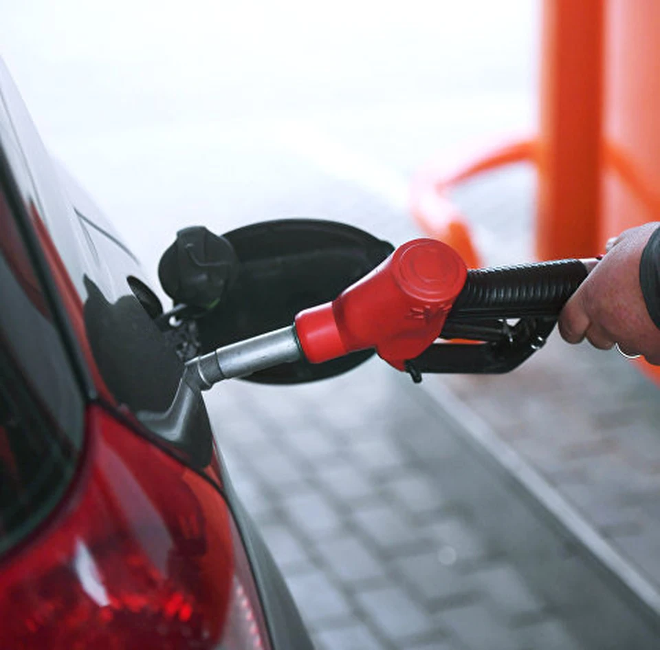 Водителям больно смотреть на рост цен на топливо.