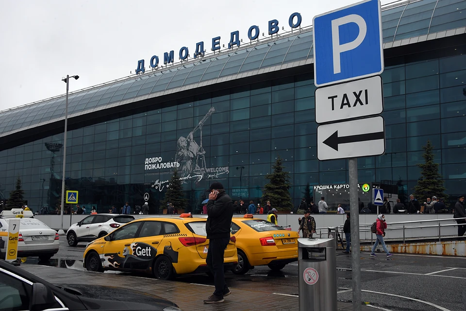 Заказчик сообщил Ивану, что клиента нужно будет отвезти из гостиницы в аэропорт «Домодедово»