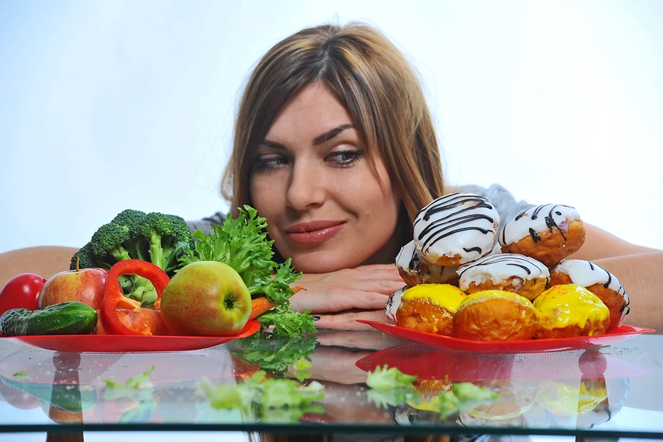 Желании съесть что-то вкусненькое и вредненькое, которое просыпается в каждом из нас, стоит только решить контролировать свое питание.