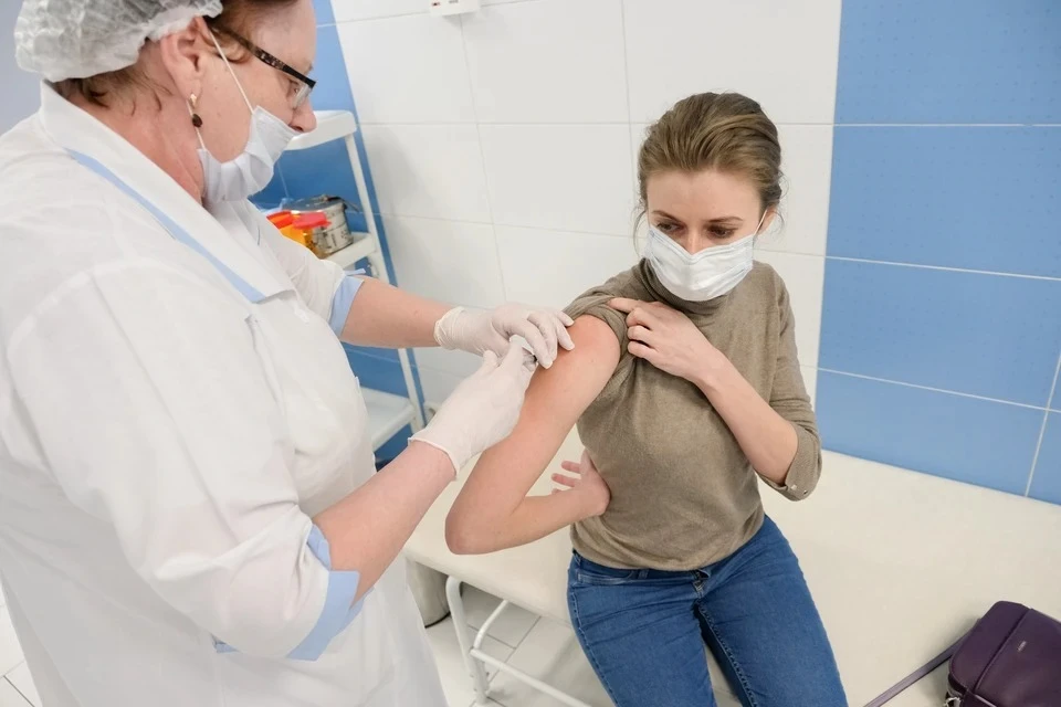 В ФМБА заявили, что вакцина от коронавируса «Конвасэл» не вызывает .