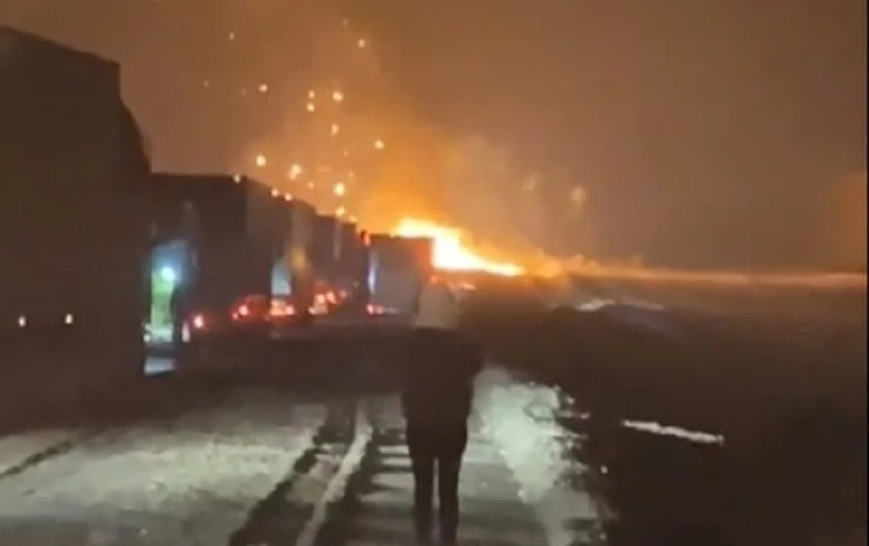 Горящую фуру было видно издалека