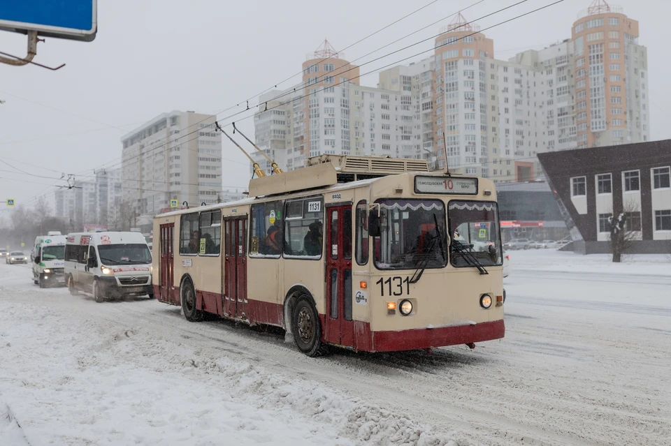 Троллейбусы стали ходить реже.