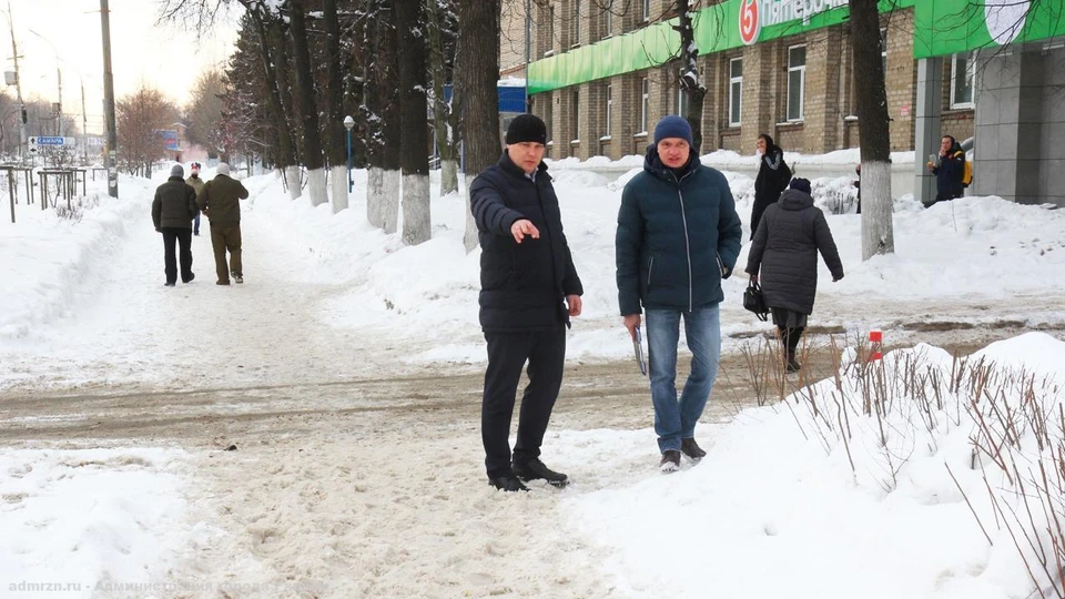 Борис Ясинский поручил активнее расчищать пешеходные дорожки в Рязани. Фото: admrzn.ru.