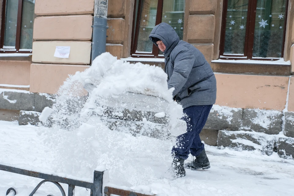 Уголовные дела возбуждены из-за уборки снега в Петербурге.