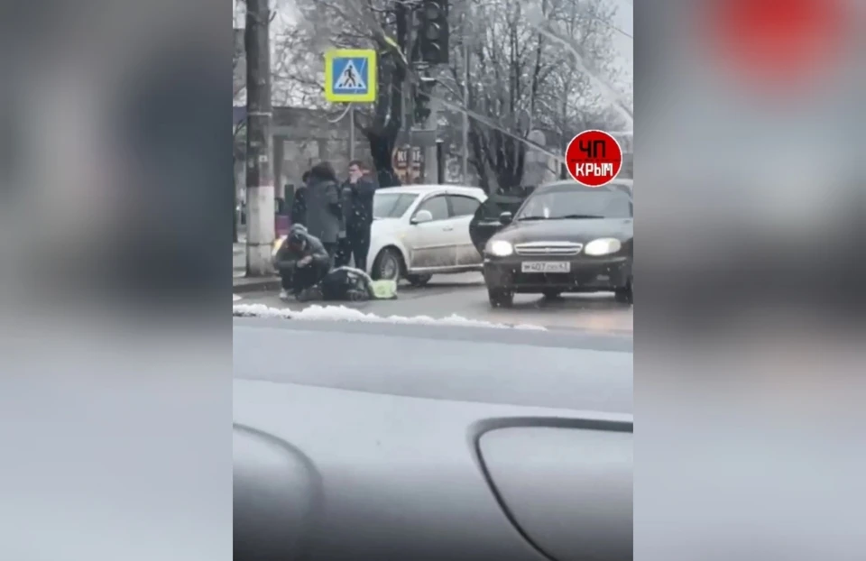 Пешеход попал под колеса прямо на "зебре". Фото: скриншот из видео