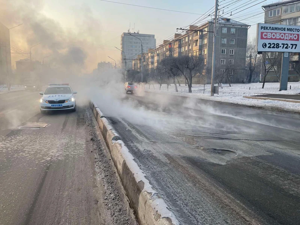 На двух улицах в Красноярске из-за морозов прорвало трубы