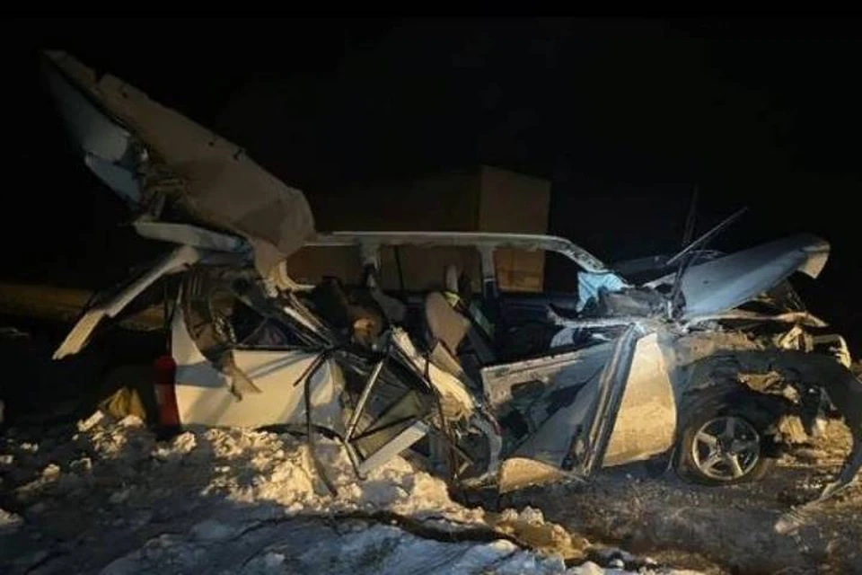 Автомобили "Вольво" и "Тойота Пробокс" столкнулись на трассе в Заларинском районе.