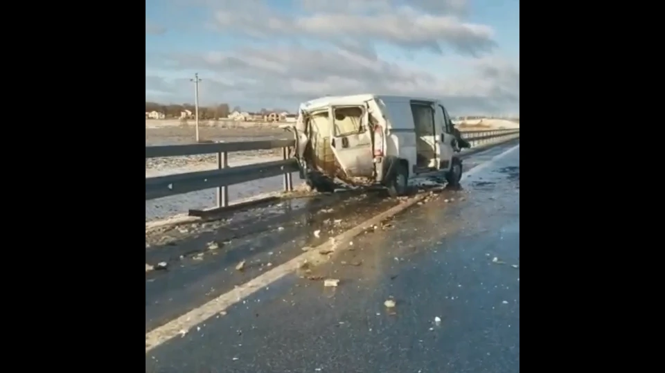 Протараненный микроавтобус