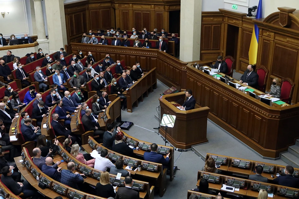 Порядка 37 депутатов, преимущественно из фракции "Слуга народа", вдруг озаботились какими-то срочными делами за пределами Украины