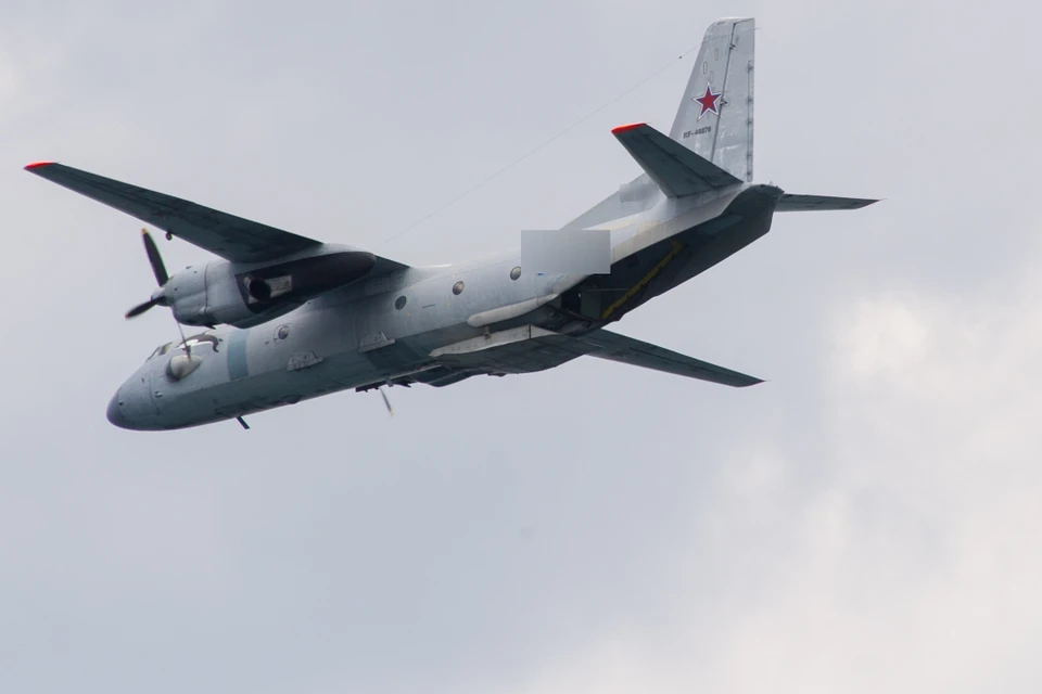 Самолет Ан-26-100 с протекшим маслом в двигателе экстренно приземлился в Иркутской области