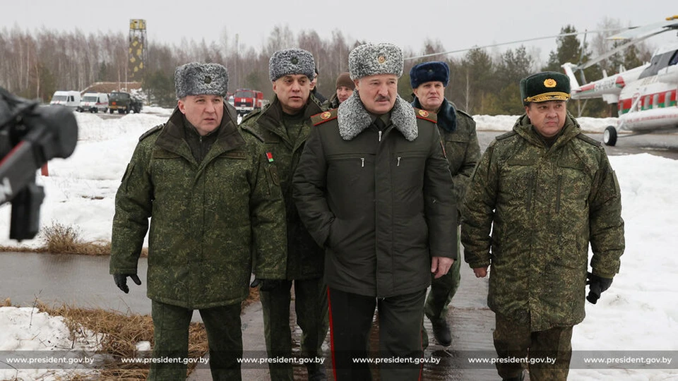 Александр Лукашенко заявил, что ядерное оружие появится в Беларуси, если "бестолковые, глупые шаги предпримут наши противники и соперники". Фото: официальный сайт президента Беларуси