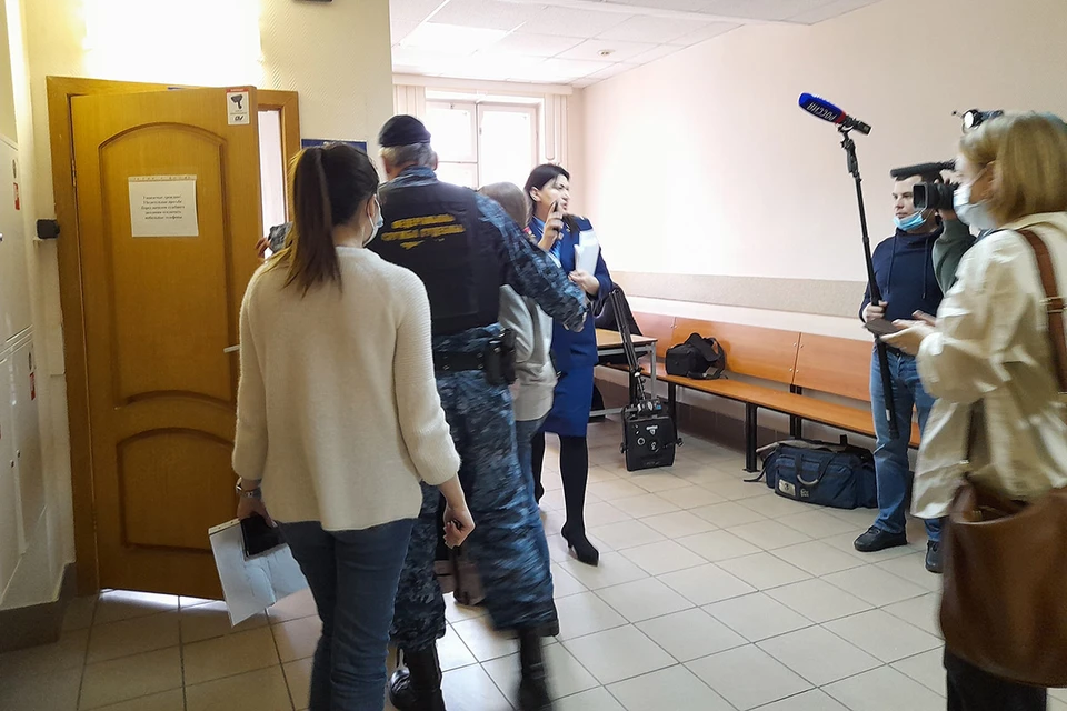 Дочь убитой Евгении Исаенковой упала в обморок на заседании суда