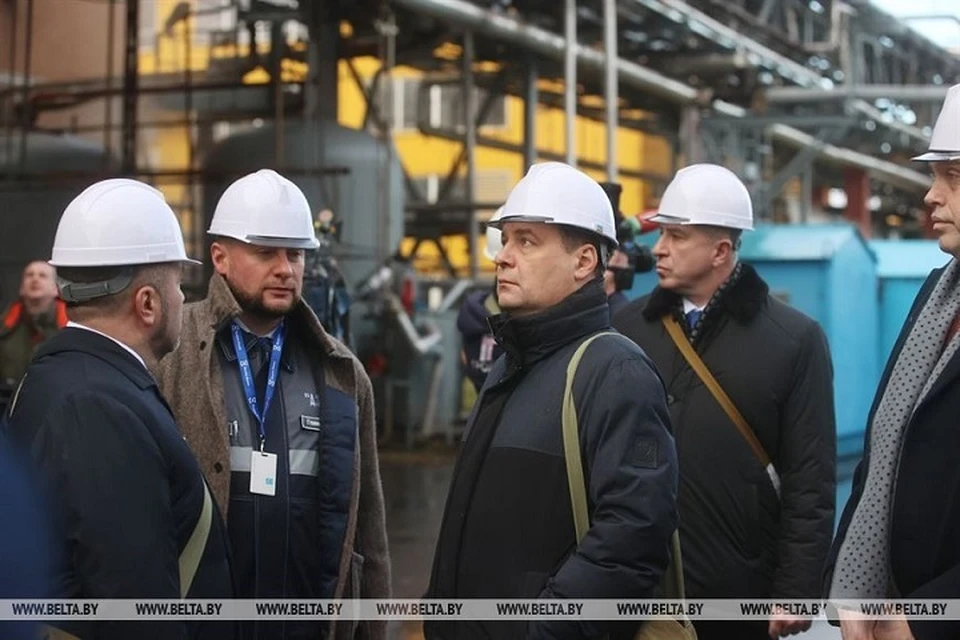 Роман Головченко похвалил "Гродно Азот" во время своего визита на предприятие. Фото: БелТА