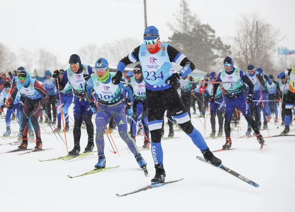 Участники финального старта Троицкого лыжного марафона