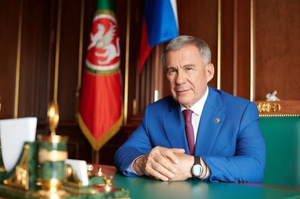 Также была отмечена многолетняя добросовестная работа главы региона. Фото: пресс-служба президента Татарстана