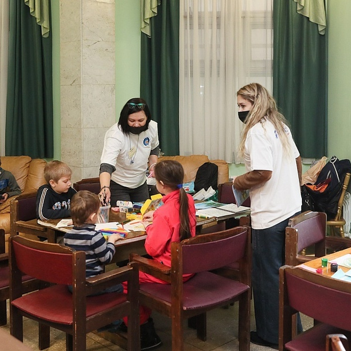 Беженцев с Донбасса в Волгоградской области будут расселять в больницы,  школы, детские лагеря - KP.RU