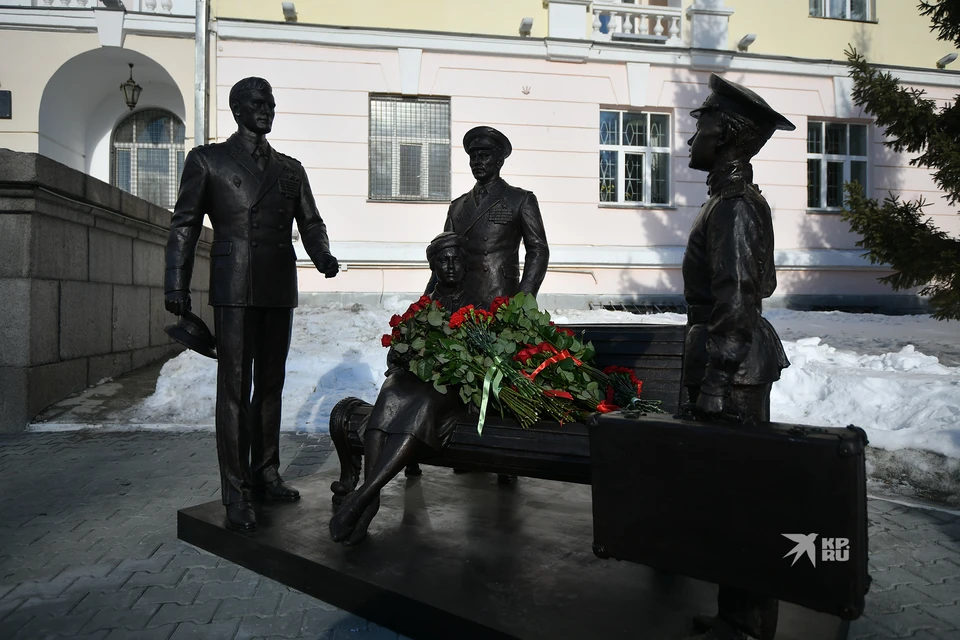 Памятник «Есть такая профессия - Родину защищать» был создан на студии военных художников имени Грекова