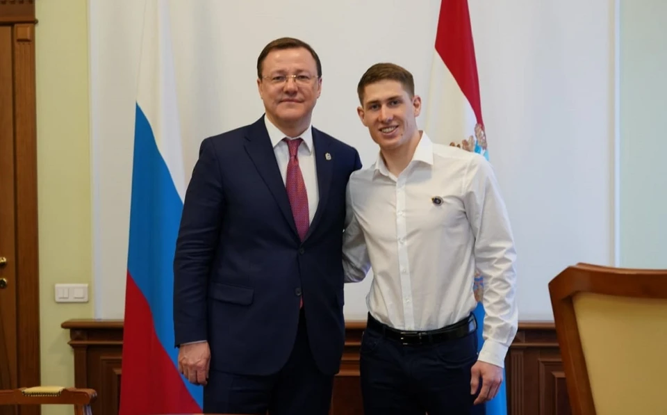 Дмитрий Азаров поздравил Эдуарда Латыпова с успехами на Олимпиаде в Пекине