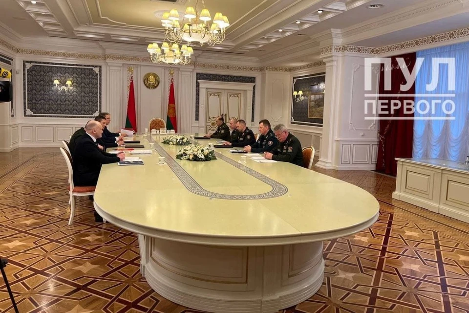 Во Дворце Независимости проходит совещание с военными. Фото: телеграм-канал «Пул Первого»